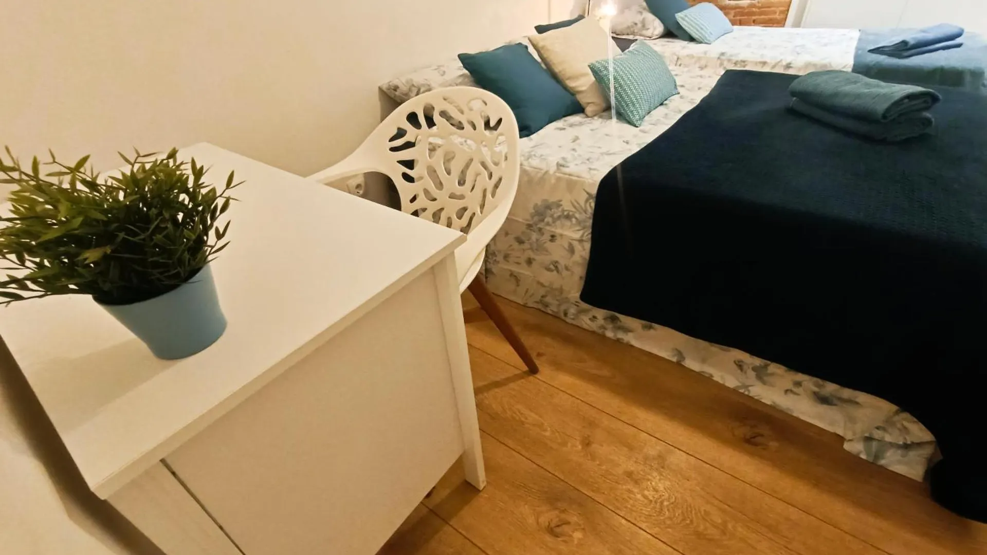 Oasis Barcelona Rooms - Gothic Quarter Hostel