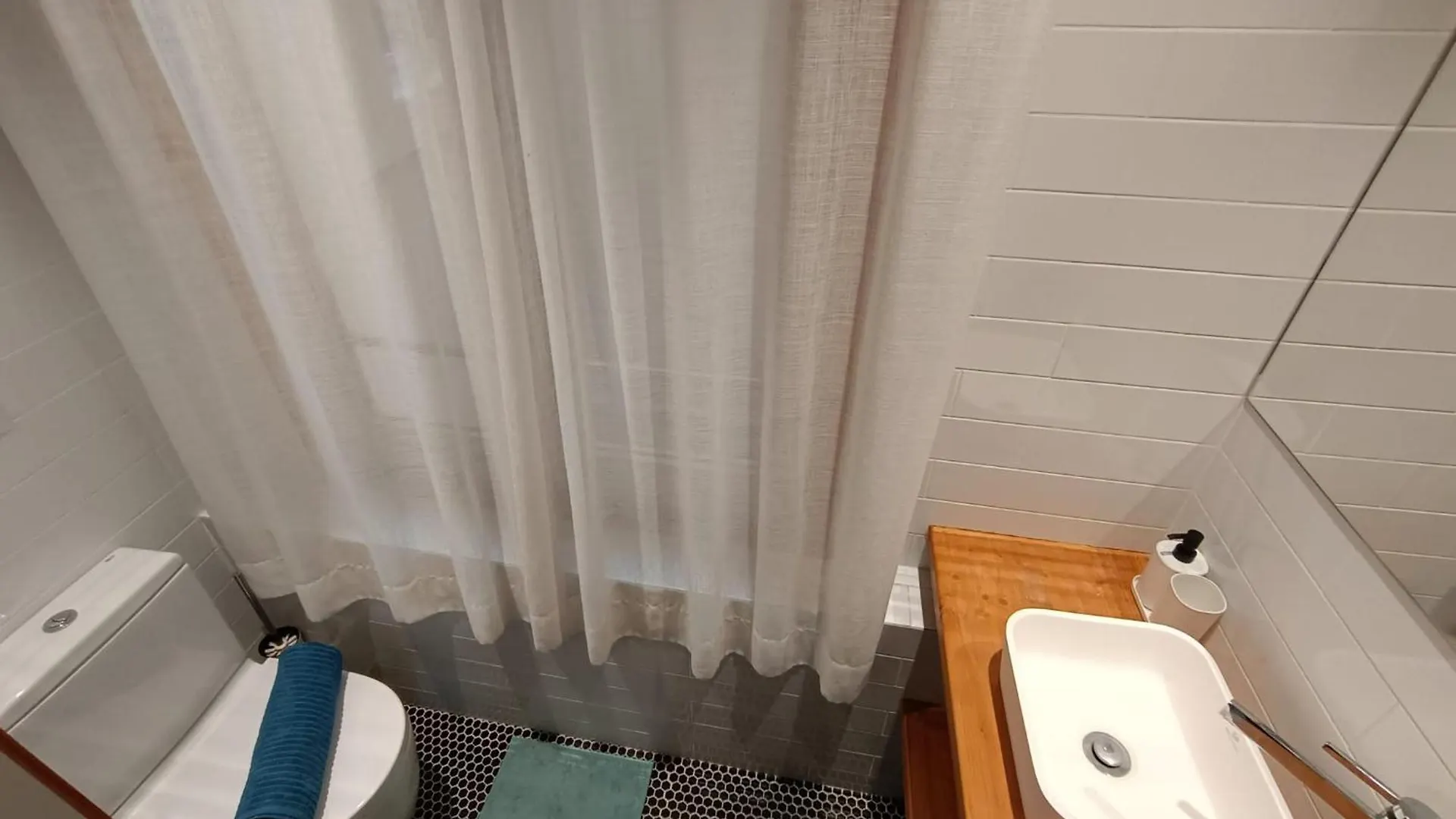 Oasis Barcelona Rooms - Gothic Quarter Hostel